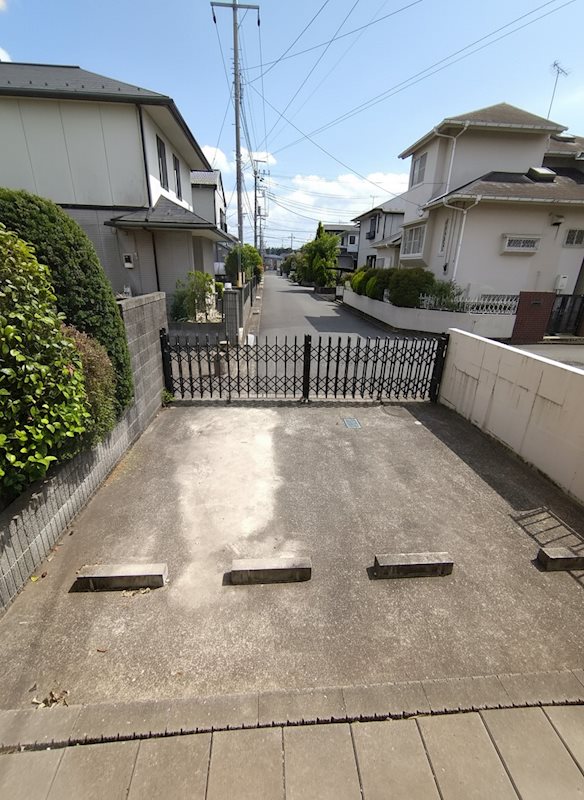戸建　池の上二丁目 現地写真（駐車場）