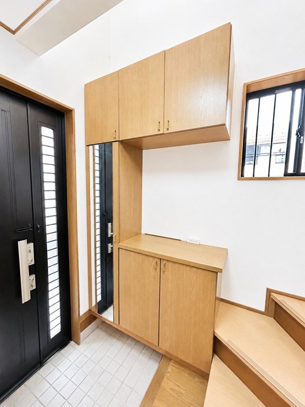 新座市西堀一丁目戸建 現地写真（玄関）