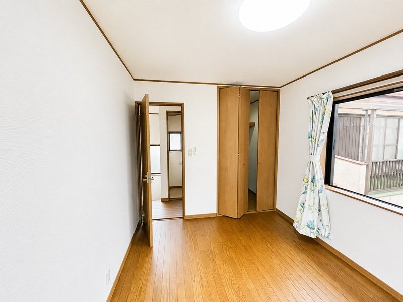 新座市西堀一丁目戸建 内観写真（リビング以外の居室）