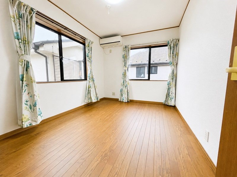 新座市西堀一丁目戸建 内観写真（リビング以外の居室）