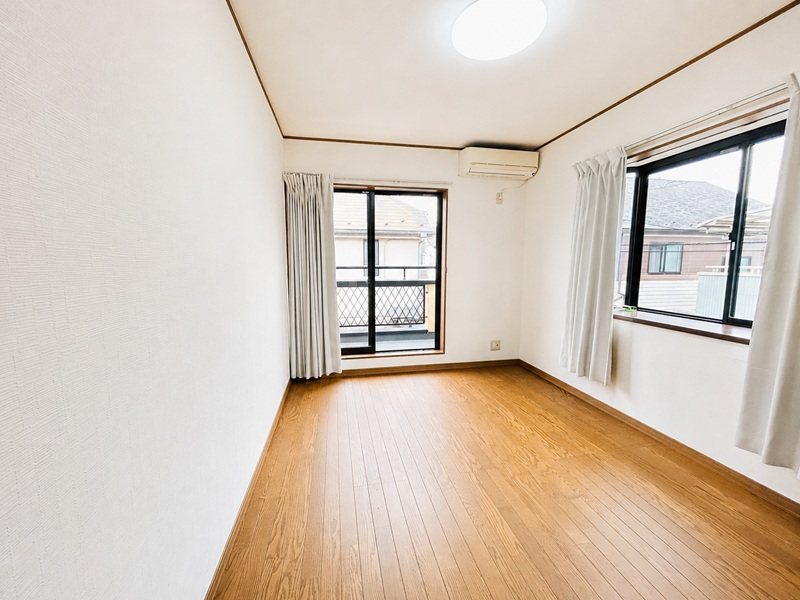新座市西堀一丁目戸建 内観写真（リビング以外の居室）