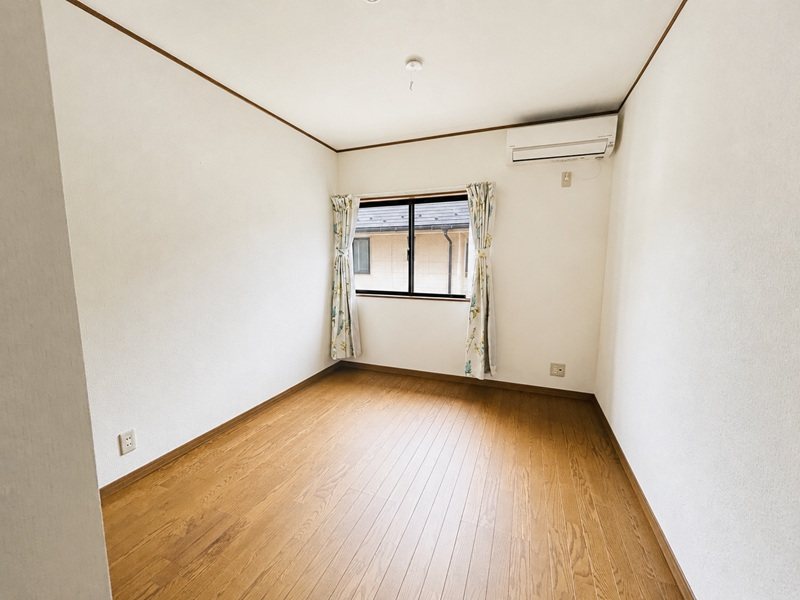 新座市西堀一丁目戸建 内観写真（リビング以外の居室）