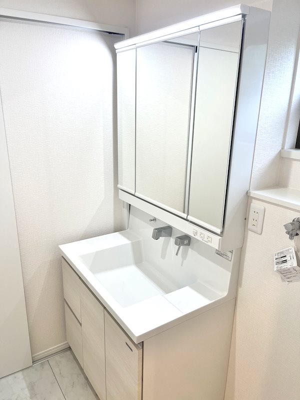 千葉市美浜区磯辺３丁目中古戸建 内観写真（洗面台・洗面所）