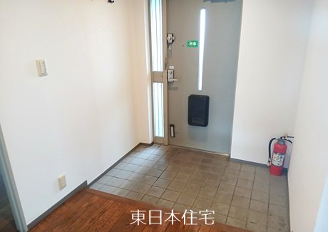 コロネード原山 現地写真（玄関）