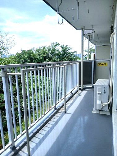 エステート豊ヶ丘2-6 現地写真（バルコニー）