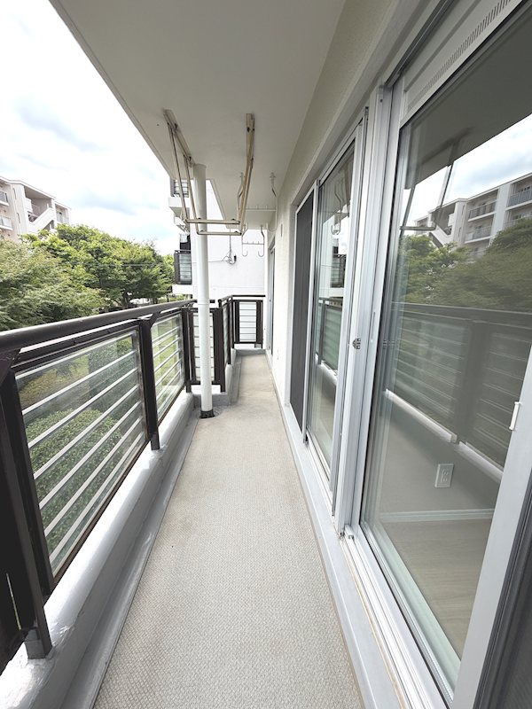 すすき野第2団地4街区11号棟 現地写真（バルコニー）