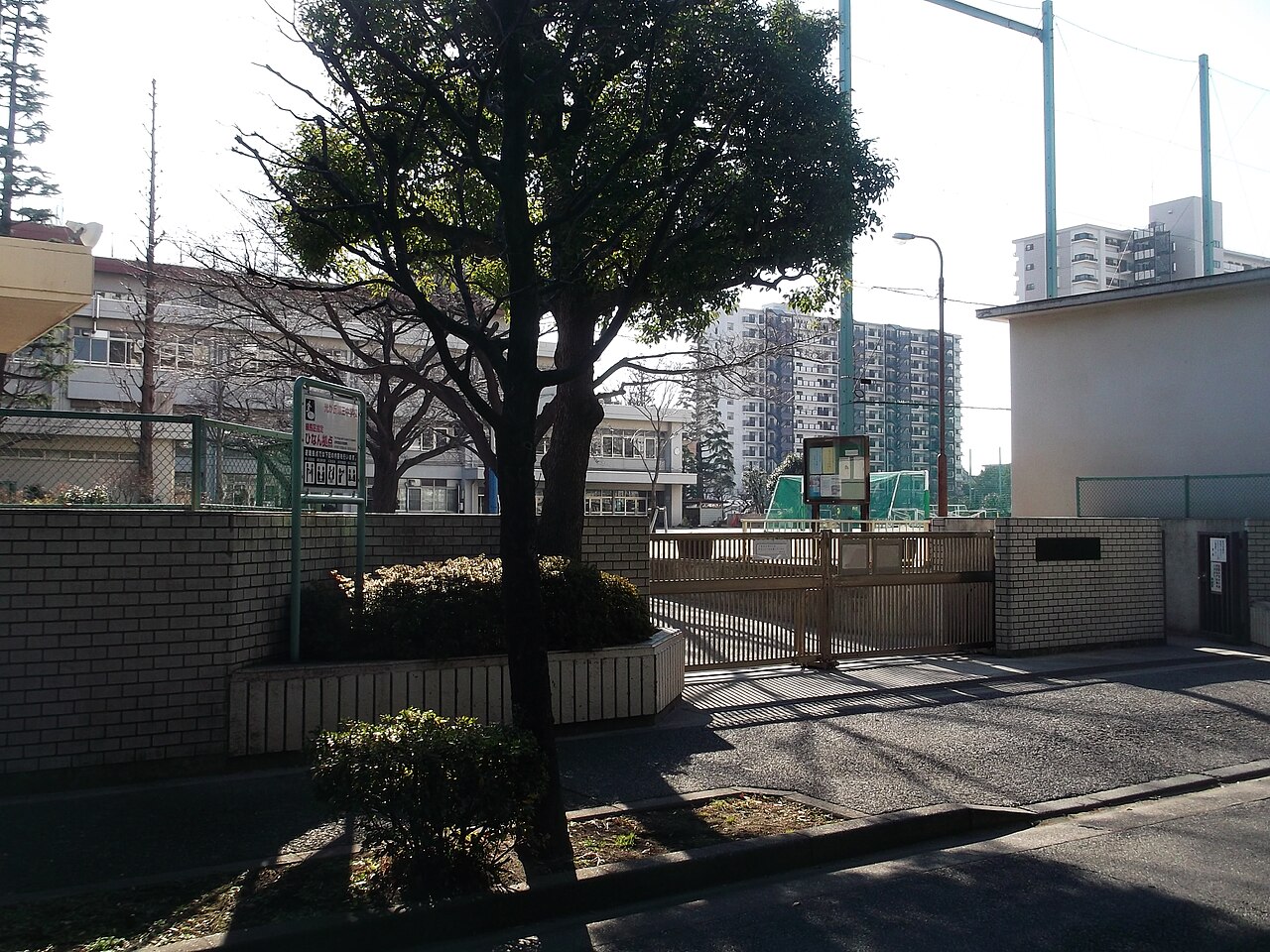 光が丘パークタウンいちょう通り東第二団地（9階建） 中学校