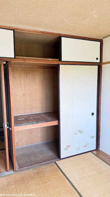 鳶尾団地2街区 内観写真（収納）