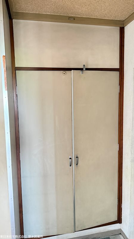 鳶尾団地2街区 内観写真（収納）