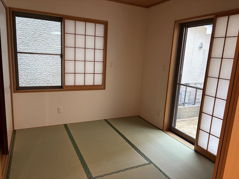 鴻巣市小松3丁目中古戸建 内観写真（リビング以外の居室）