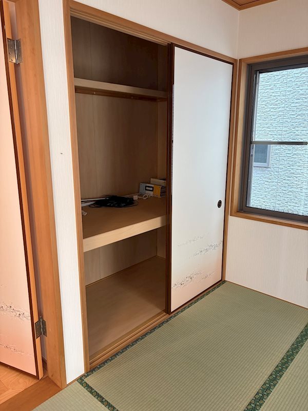 鴻巣市小松3丁目中古戸建 内観写真（リビング以外の居室）