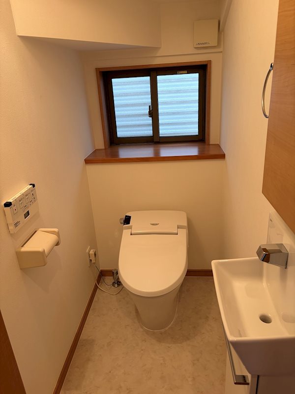 鴻巣市小松3丁目中古戸建 内観写真（トイレ）