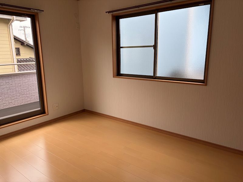鴻巣市小松3丁目中古戸建 内観写真（リビング以外の居室）