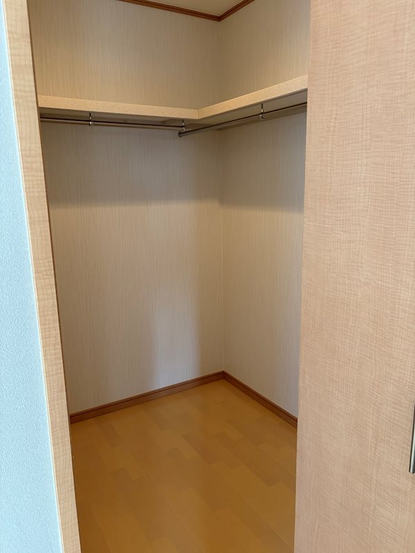 鴻巣市小松3丁目中古戸建 内観写真（リビング以外の居室）