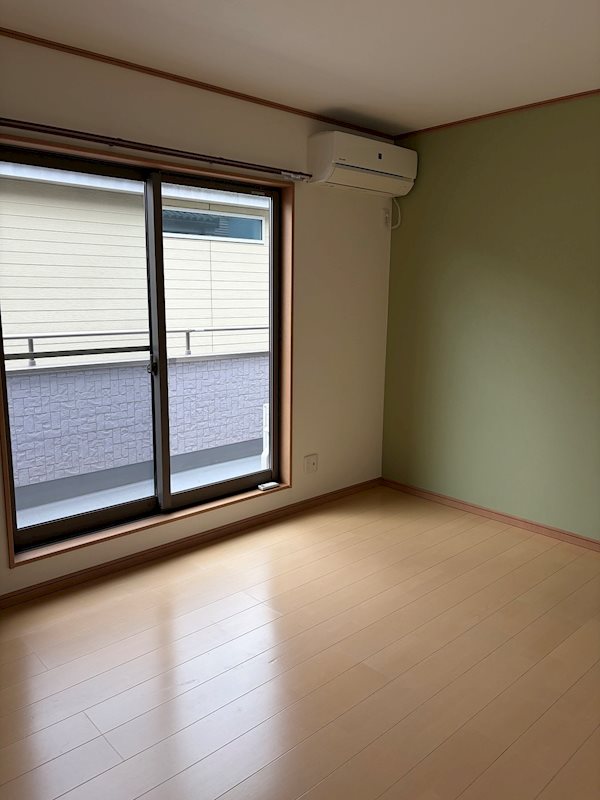 鴻巣市小松3丁目中古戸建 内観写真（リビング以外の居室）