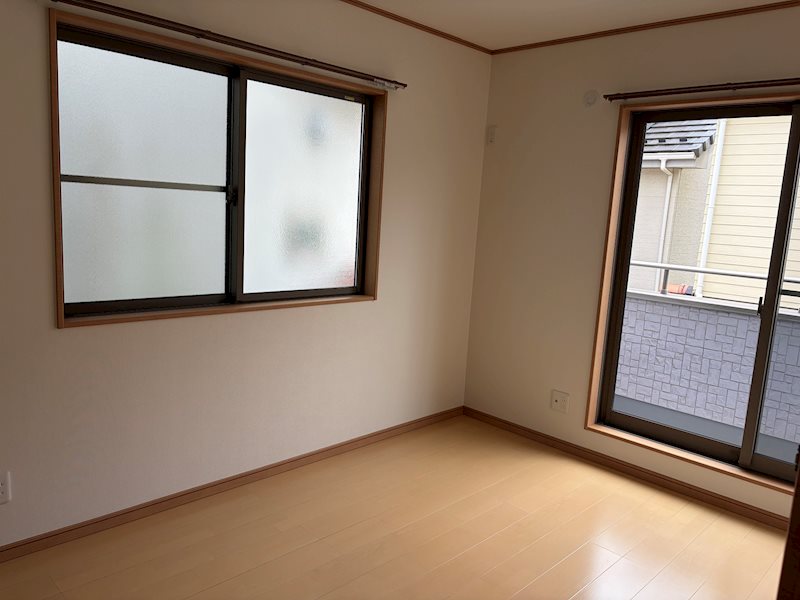 鴻巣市小松3丁目中古戸建 内観写真（リビング以外の居室）