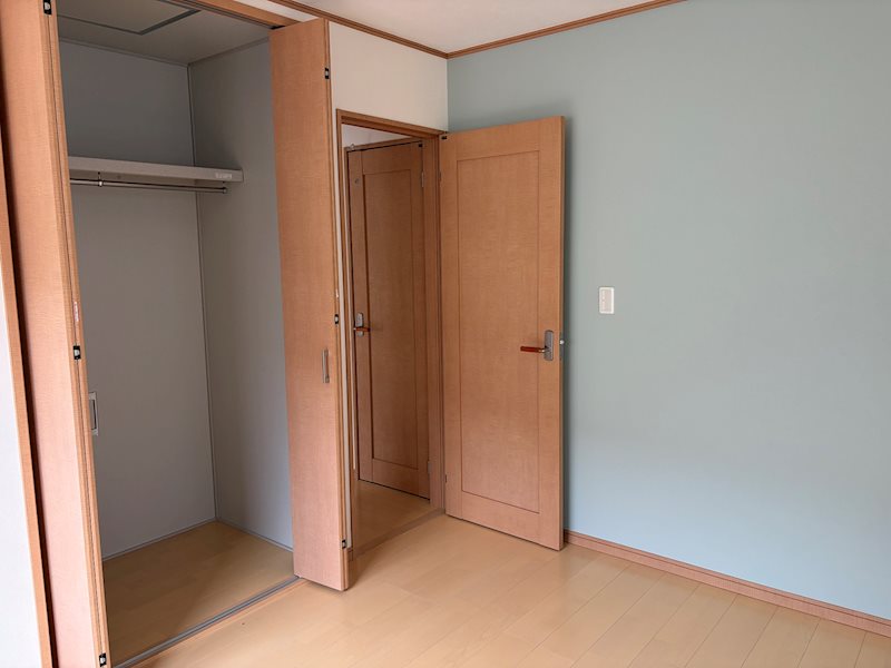 鴻巣市小松3丁目中古戸建 内観写真（リビング以外の居室）