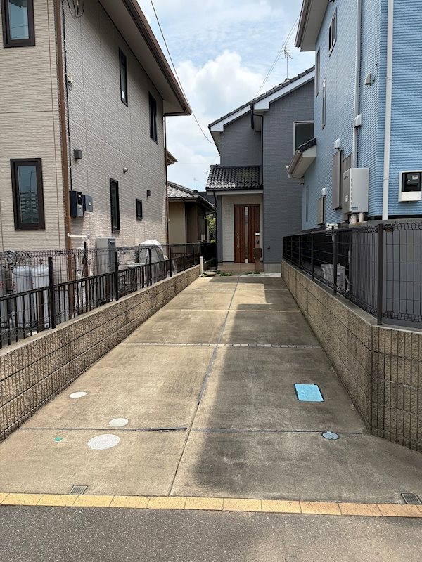鴻巣市小松3丁目中古戸建 現地写真（駐車場）