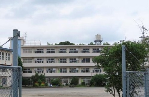 我孫子市布佐平和台駅前マンションウイングD棟 中学校