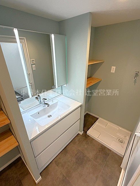 羽根沢第三住宅 内観写真（洗面台・洗面所）