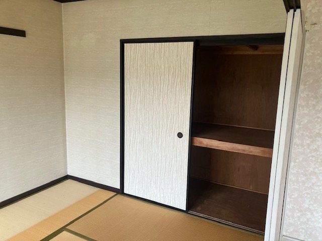 市沢団地  内観写真（収納）