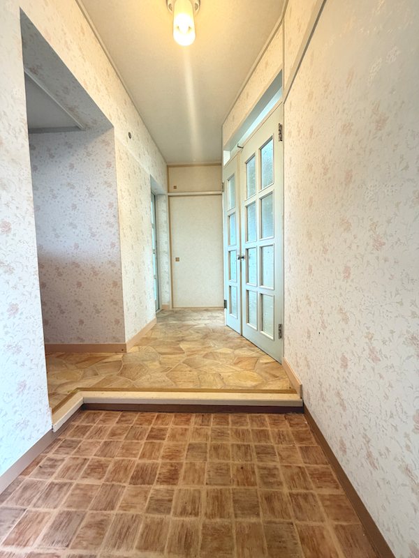 すすき野第2団地8街区1号棟  現地写真（玄関）