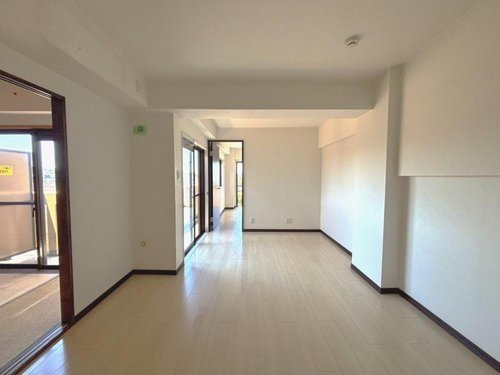 ライオンズマンション杉田第５ 内観写真（リビング）