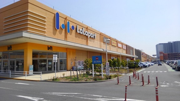 みさと団地（10街区11階建） ショッピング施設