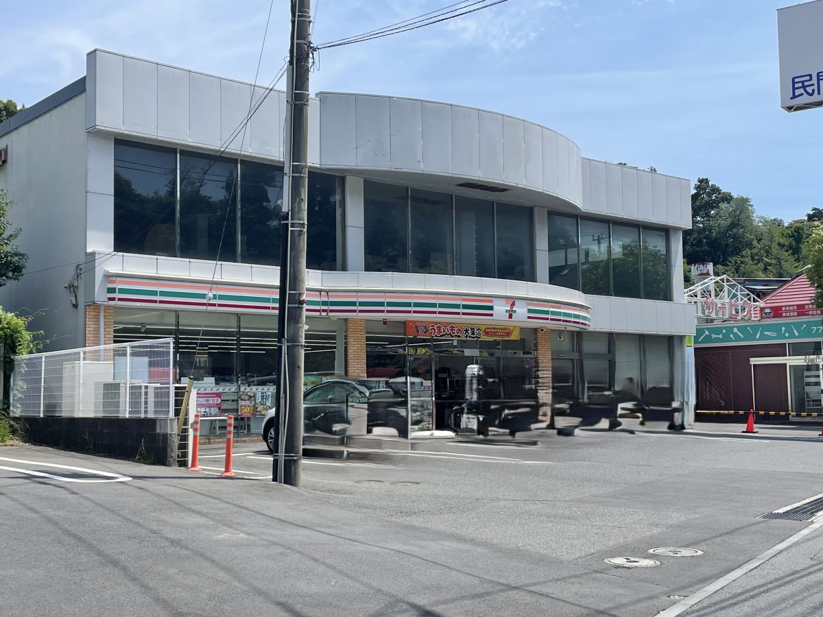 クリオ磯子上中里壱番館 コンビニ