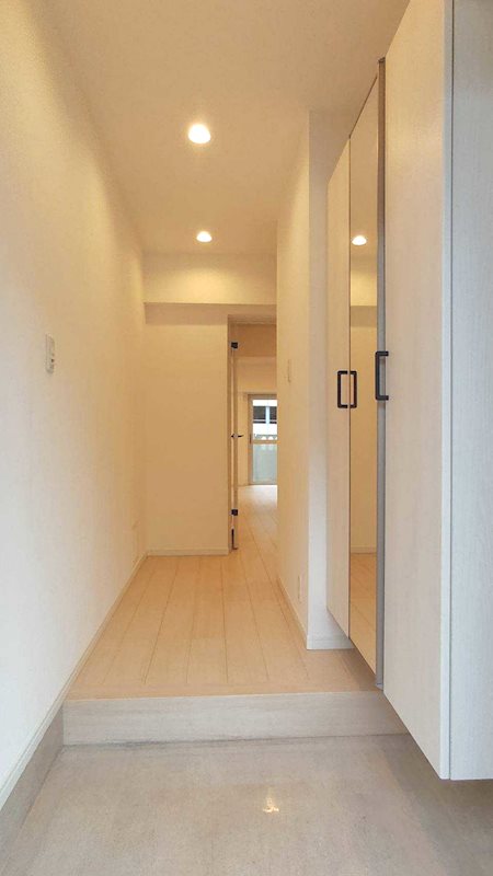 東建検見川マンションB棟 現地写真（玄関）