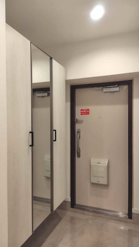 東建検見川マンションB棟 現地写真（玄関）