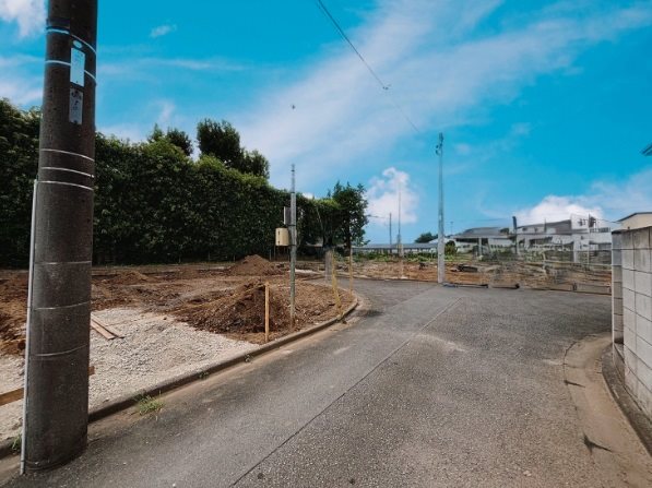 小平市天神町３丁目新築戸建2号棟 現地写真（前面道路含む現地写真）