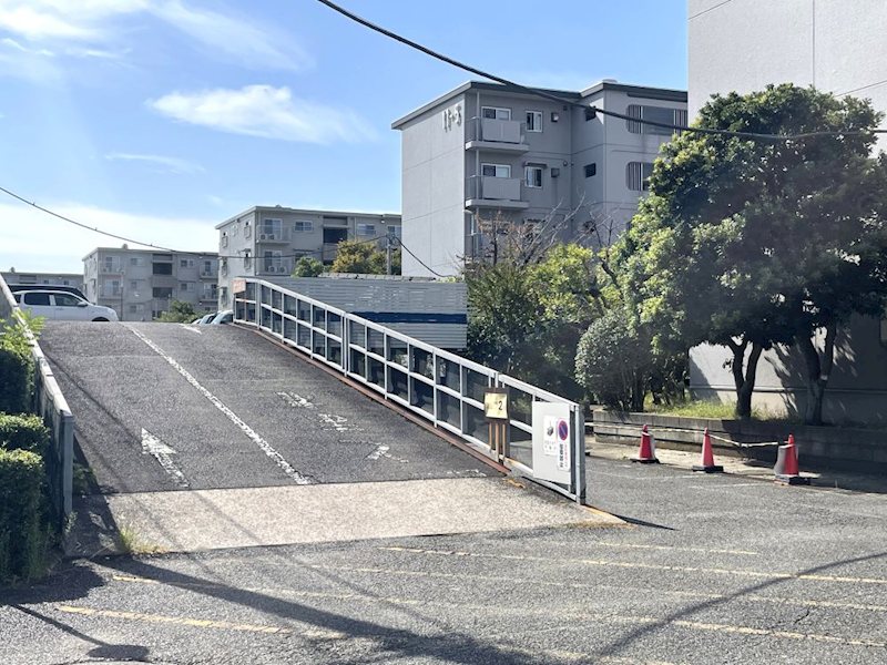 並木1丁目第1住宅 11-3号棟 共用部写真（駐車場）
