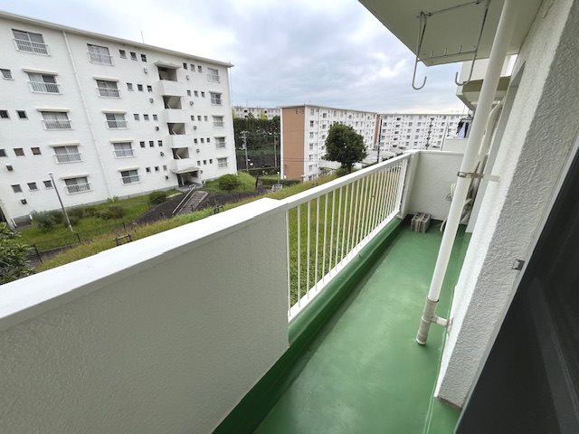 洋光台南第二団地16号棟 現地写真（バルコニー）