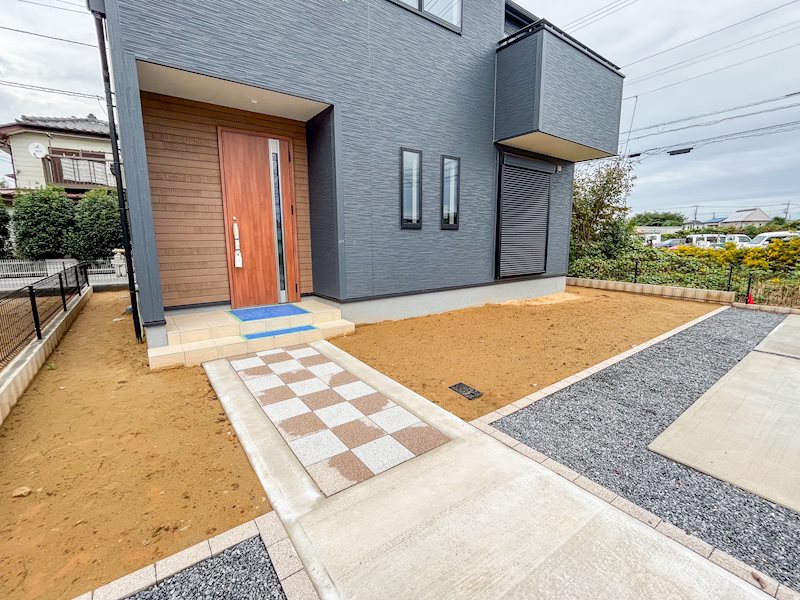 千葉県鎌ケ谷市鎌ケ谷６丁目 現地写真（玄関）