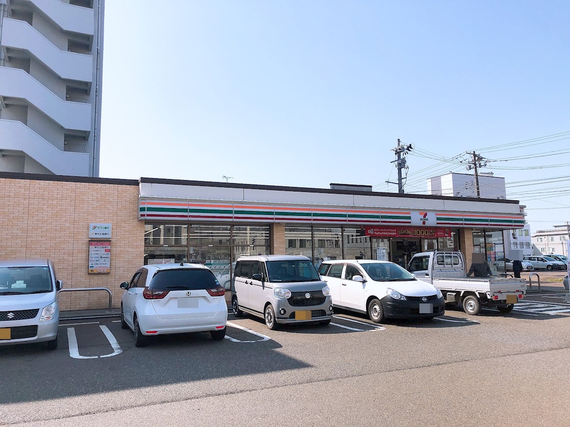 新潟県長岡市春日２丁目35 コンビニ