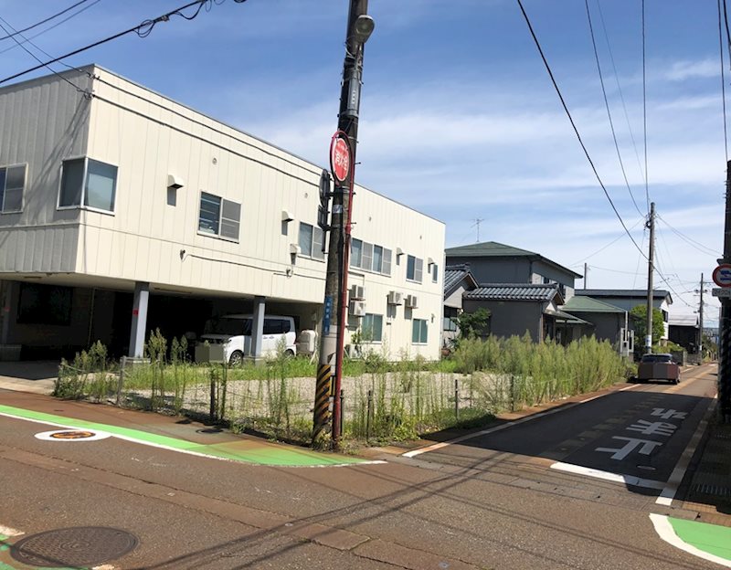 三条市南新保 売土地 現地写真（前面道路含む現地写真）