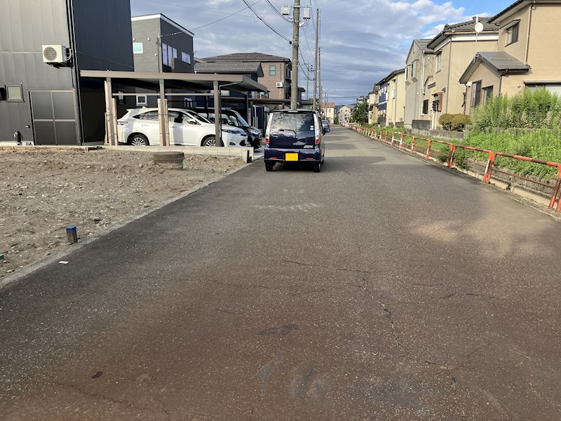 中沢三丁目　売土地 現地写真（前面道路含む現地写真）