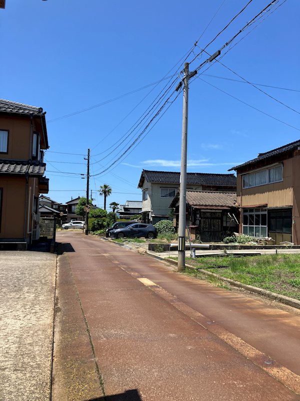 燕市東太田　売土地 現地写真（前面道路含む現地写真）