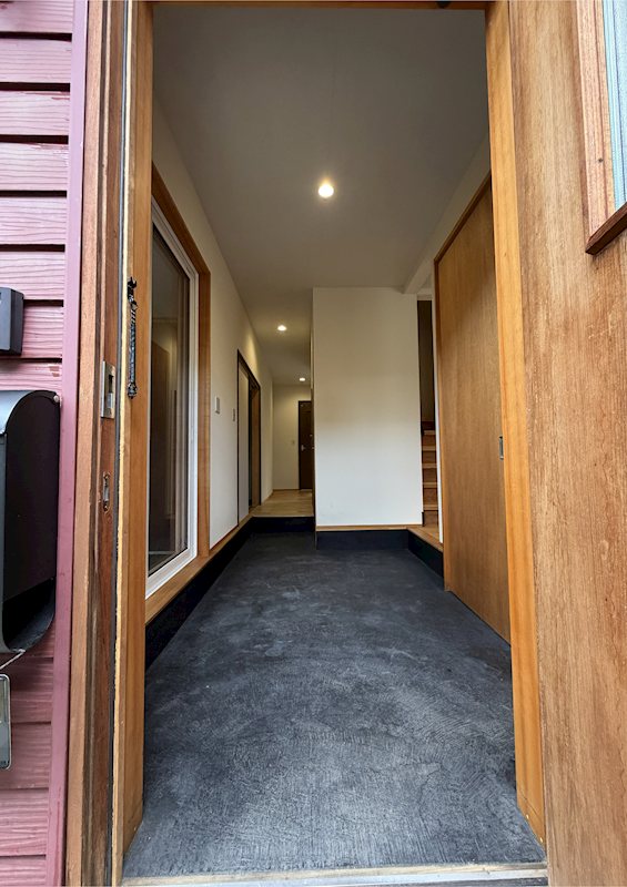 高町3丁目　中古住宅 現地写真（玄関）