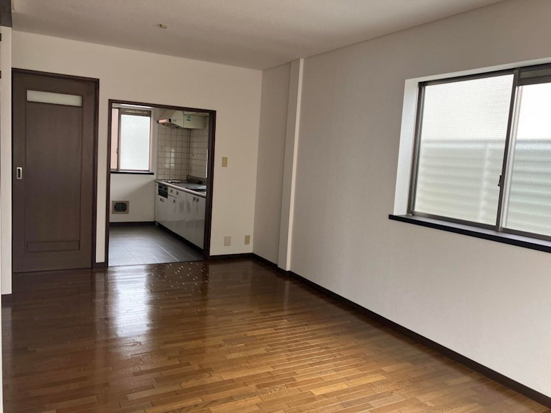 鷹匠３丁目　倉庫付き中古住宅 内観写真（リビング）