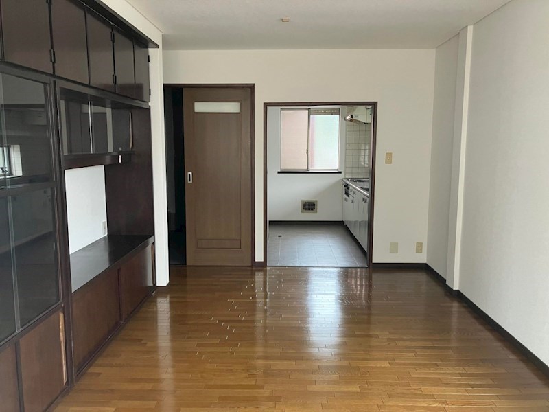 鷹匠３丁目　倉庫付き中古住宅 内観写真（リビング）