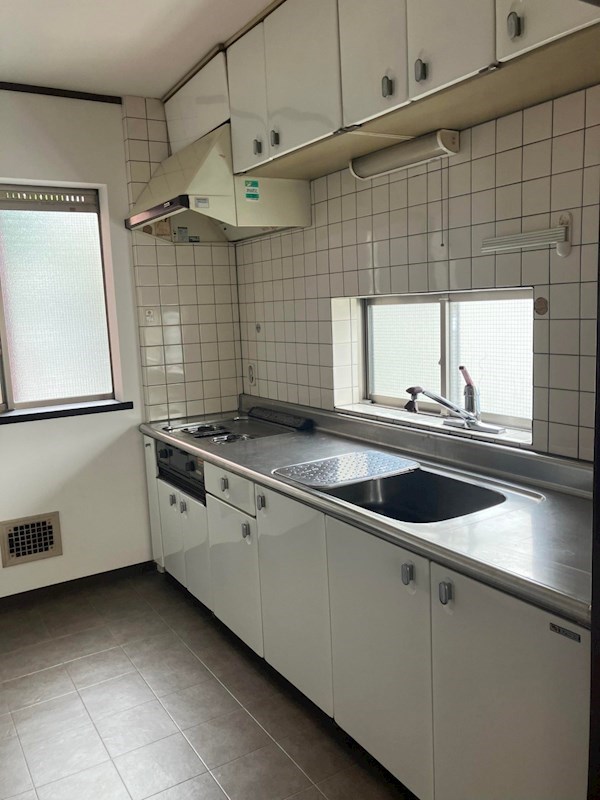 鷹匠３丁目　倉庫付き中古住宅 内観写真（キッチン）