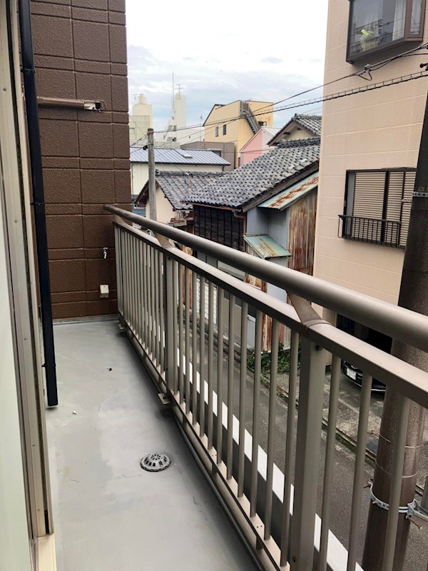 鷹匠３丁目　倉庫付き中古住宅 現地写真（バルコニー）