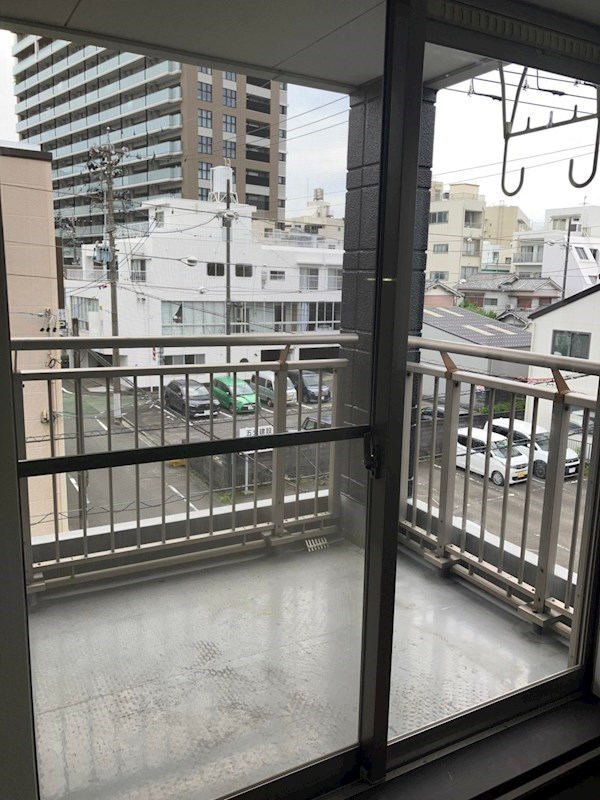 鷹匠３丁目　倉庫付き中古住宅 現地写真（バルコニー）