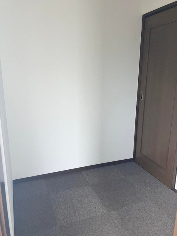 鷹匠３丁目　倉庫付き中古住宅 内観写真（収納）