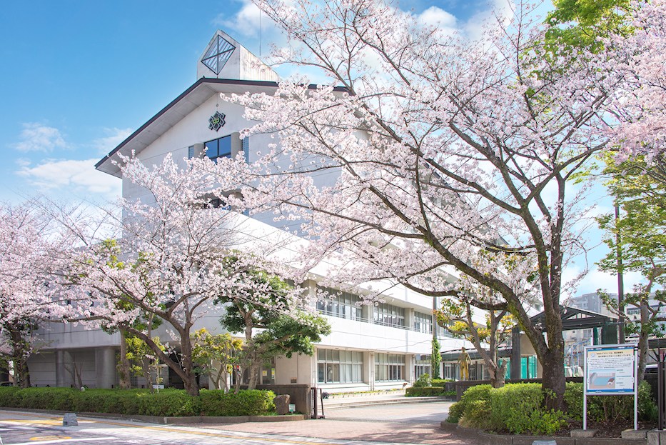鷹匠３丁目　倉庫付き中古住宅 中学校