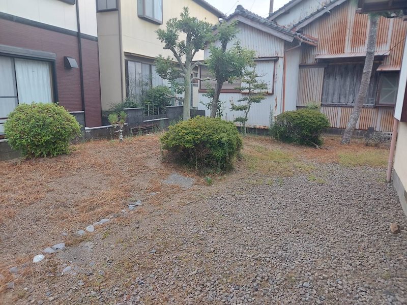 焼津市石津　中古戸建 現地写真（庭）