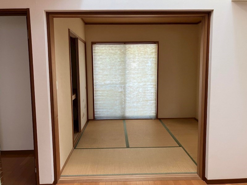 葵区沓谷2丁目　中古住宅 内観写真（リビング以外の居室）