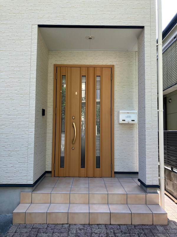 葵区沓谷2丁目　中古住宅 現地写真（玄関）